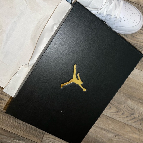 SOLD ***Nike Jordan’s Glitter Swoosh 🎁 NEW! name brand NIKE JORDAN - Picture 15 of 16